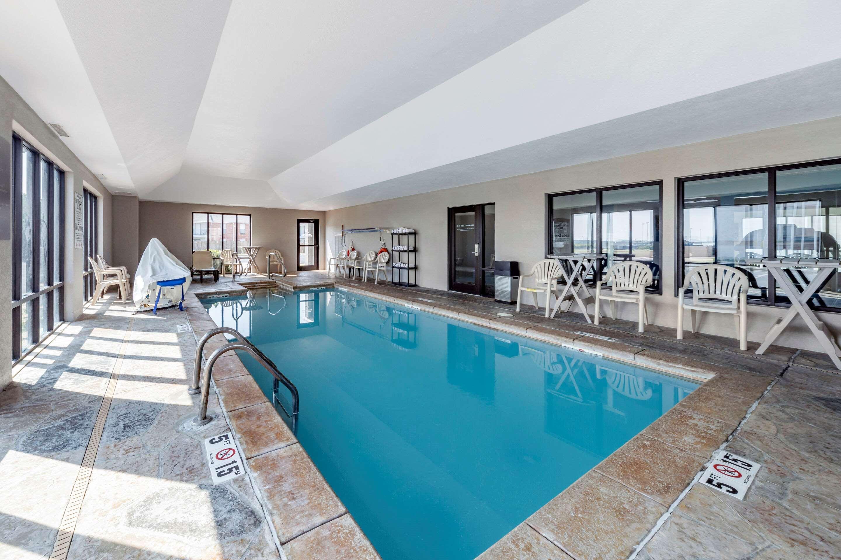 Garner Hotel Oklahoma City - Quail Springs By Ihg Bagian luar foto